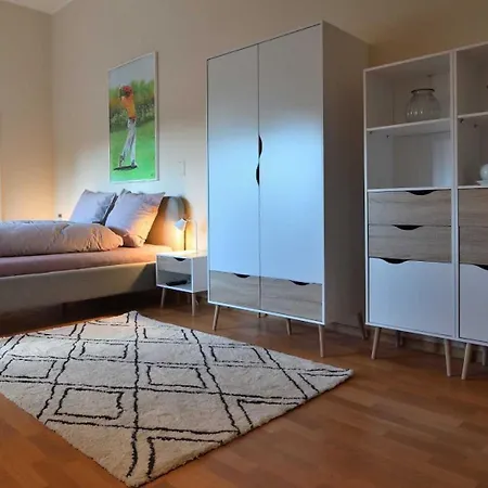 Crows Nest Apartment *